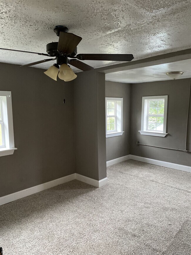 Building Photo - 2 br, 1 bath House - 1005 Country Club Road
