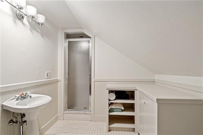 Building Photo - 14 Greenough Pl