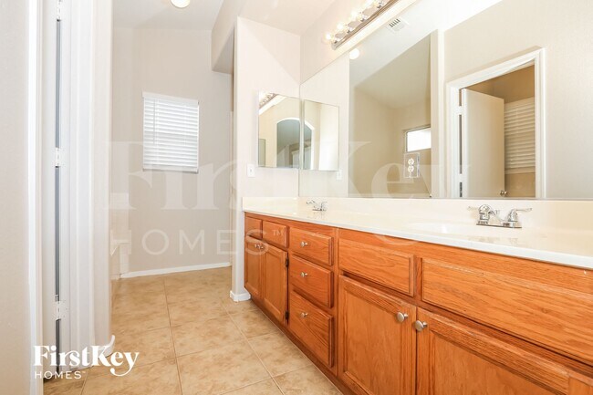 Building Photo - 3717 Gramercy Ave