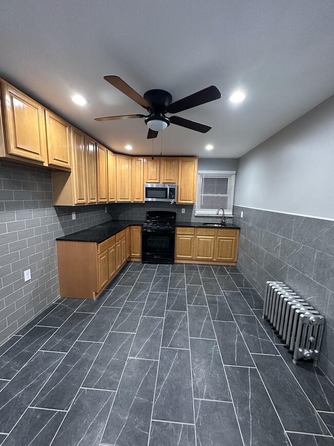 Kitchen - 541 Prospect St