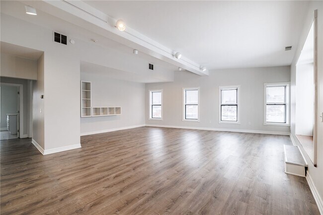 Building Photo - 186 Monroe Ave