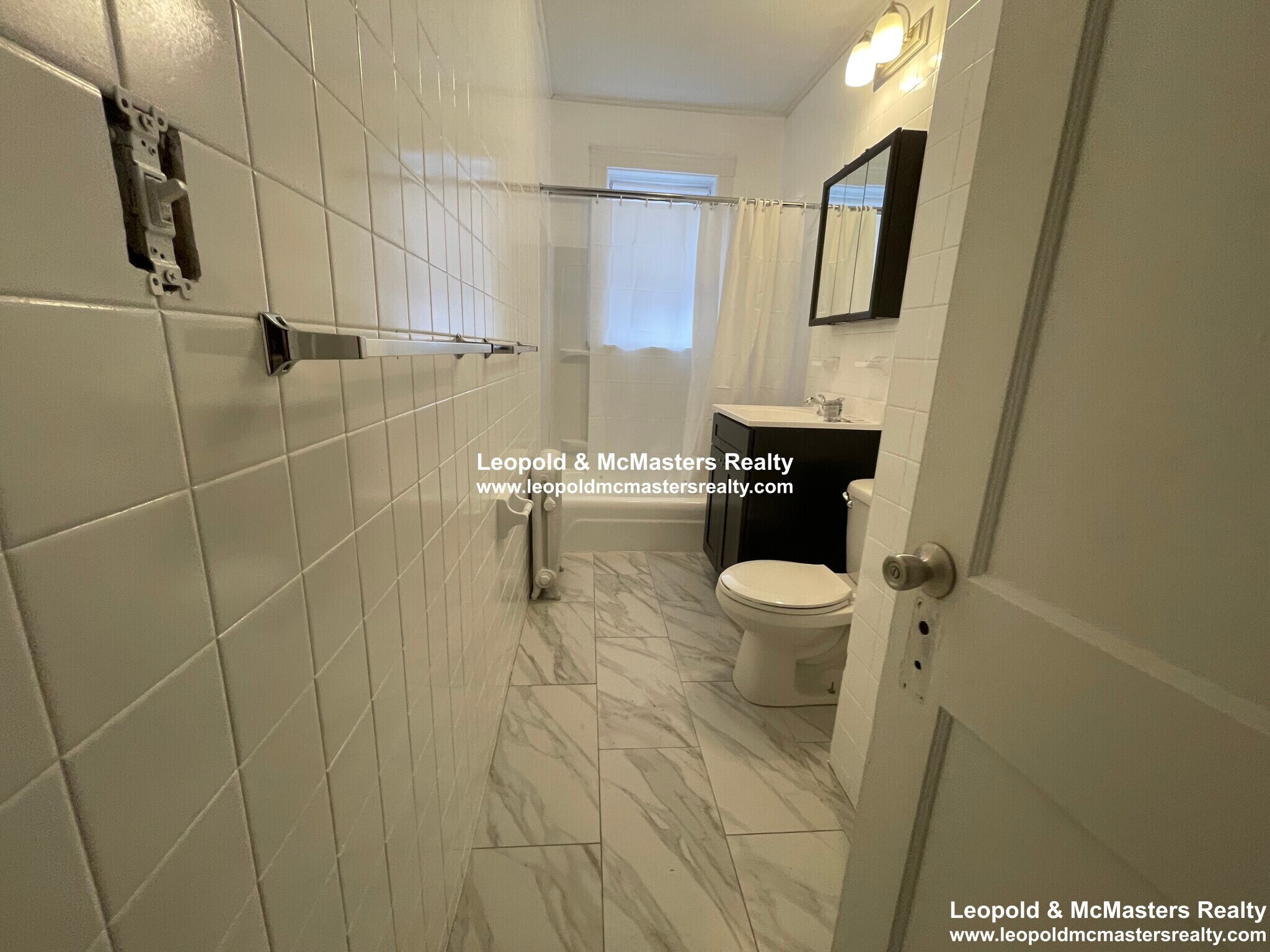 Building Photo - 142 Davis Ave