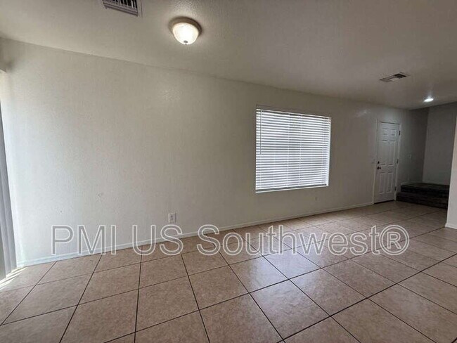 Building Photo - 384 Anna Cir