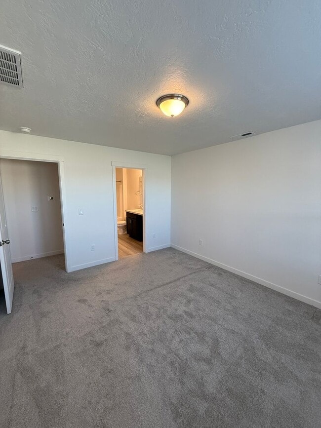 Building Photo - Half Off First Months Rent!- Unfurnished H...