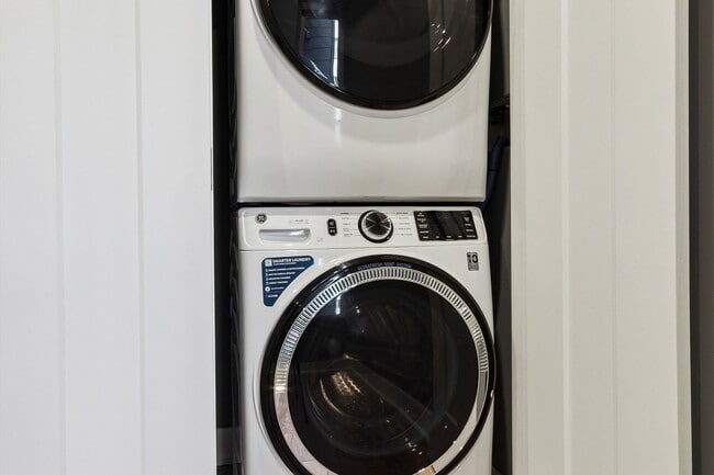 Building Photo - 1615 Poplar St