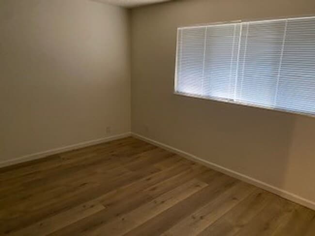 Building Photo - 800 Dogwood Cir