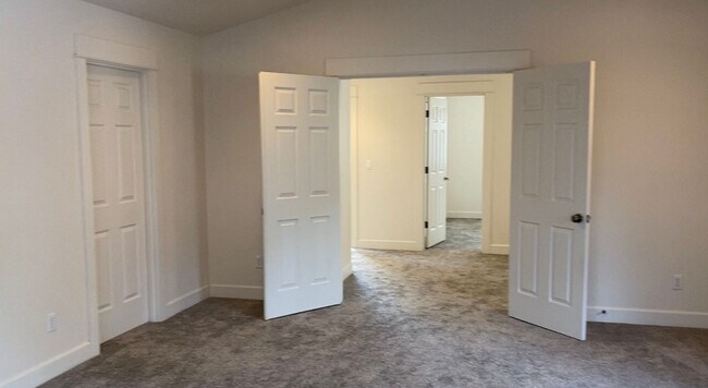 Building Photo - Light-Filled Awbrey Butte Retreat