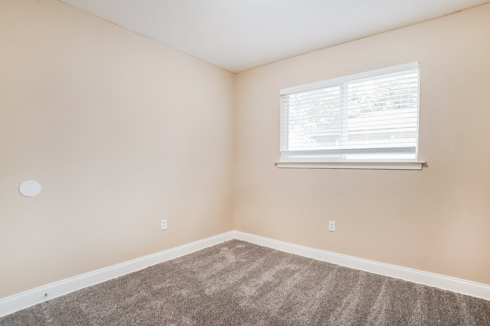Building Photo - 732 Charter Oak Dr