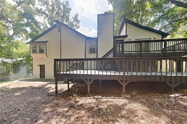 Building Photo - 2520 Deerfield Dr