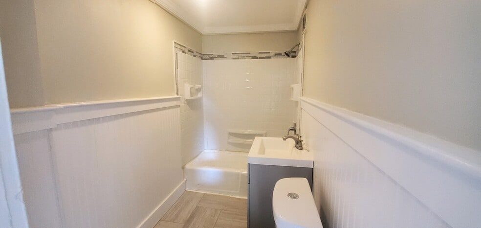 Building Photo - 641 Ferry St