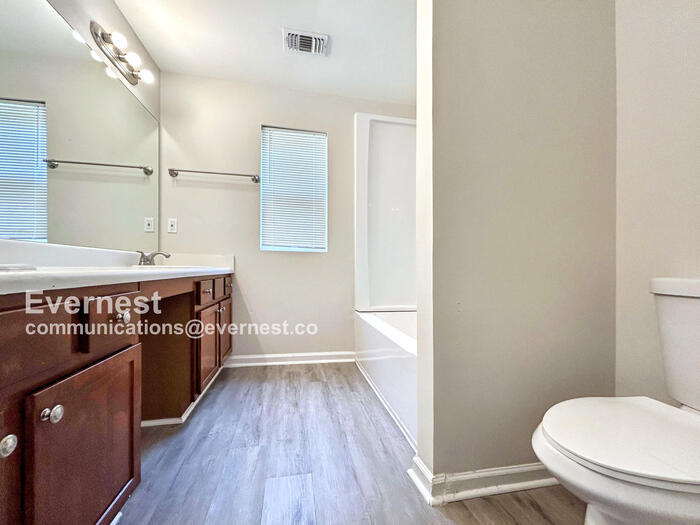 Building Photo - 915 Ridge Ave NW