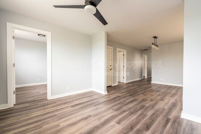 Building Photo - 2928 N Ridgeway Ave