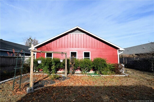 Building Photo - 733 Mosswood Ln