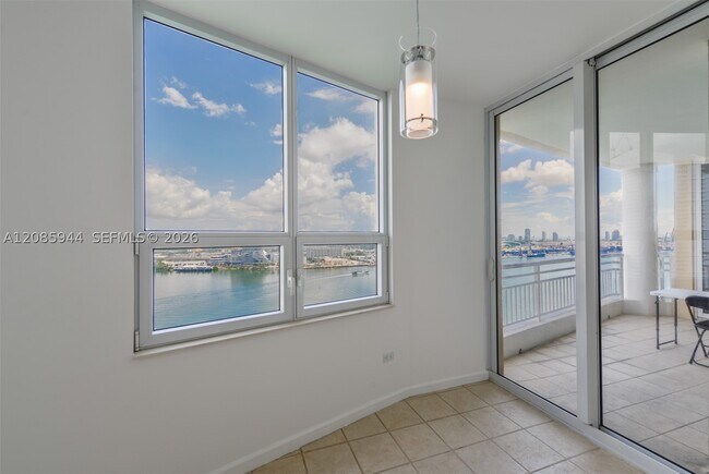 Building Photo - 848 Brickell Key Dr