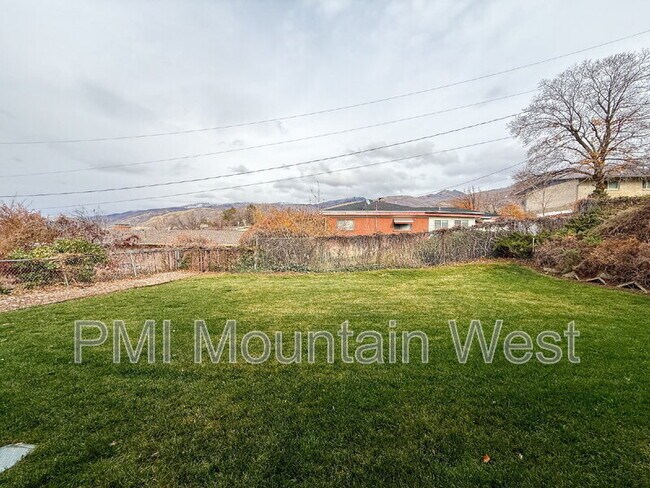 Building Photo - 1011 Claremont Dr