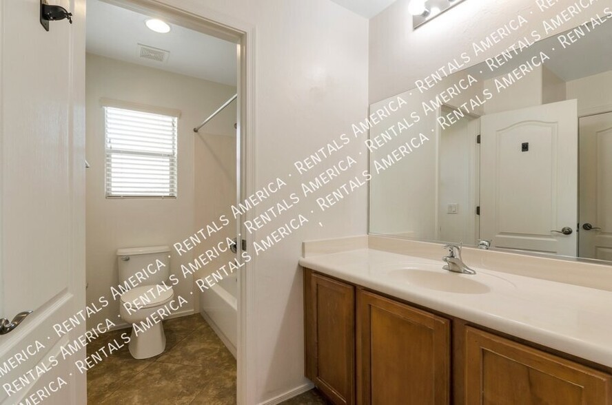 Building Photo - 1595 W Gleaming Moon Ln