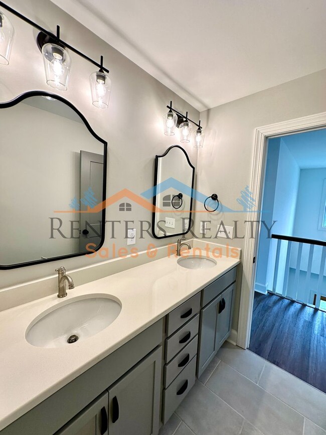 Building Photo - 3BR Home with Office, Bonus Room, Large Kitchen Island, 2-Car Garage & Large Yard – Huntsville Li...