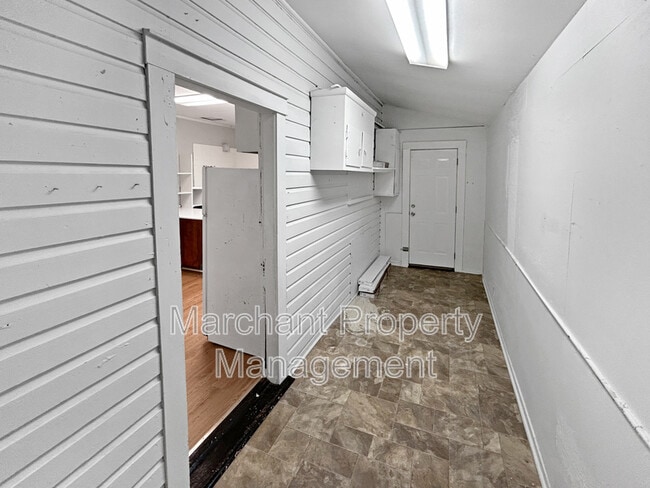 Building Photo - 24 Jones St