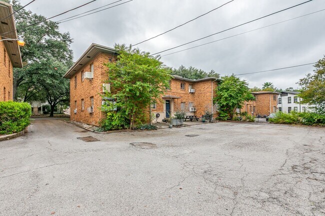 Building Photo - 229-N