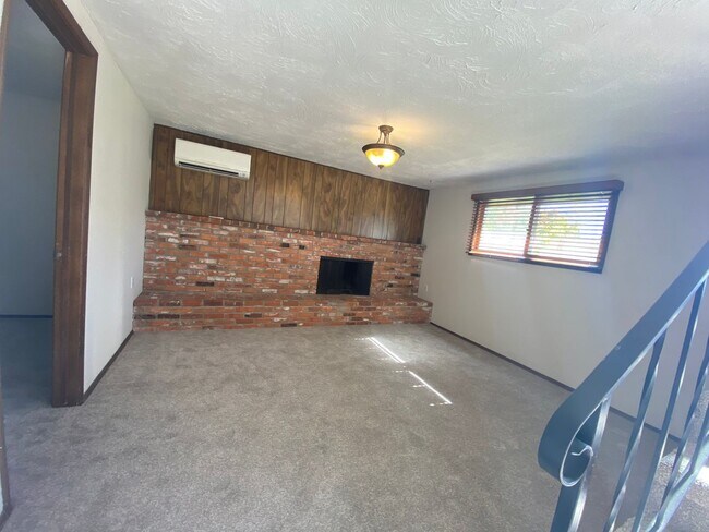 Building Photo - 2531-2533 E 27th Ave