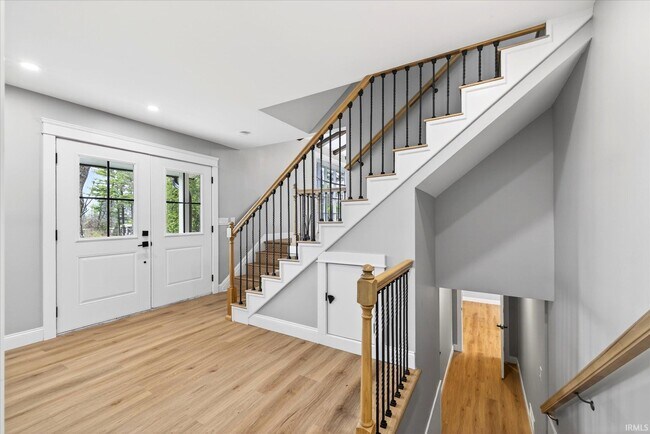Building Photo - 633 S Ravencrest Ave