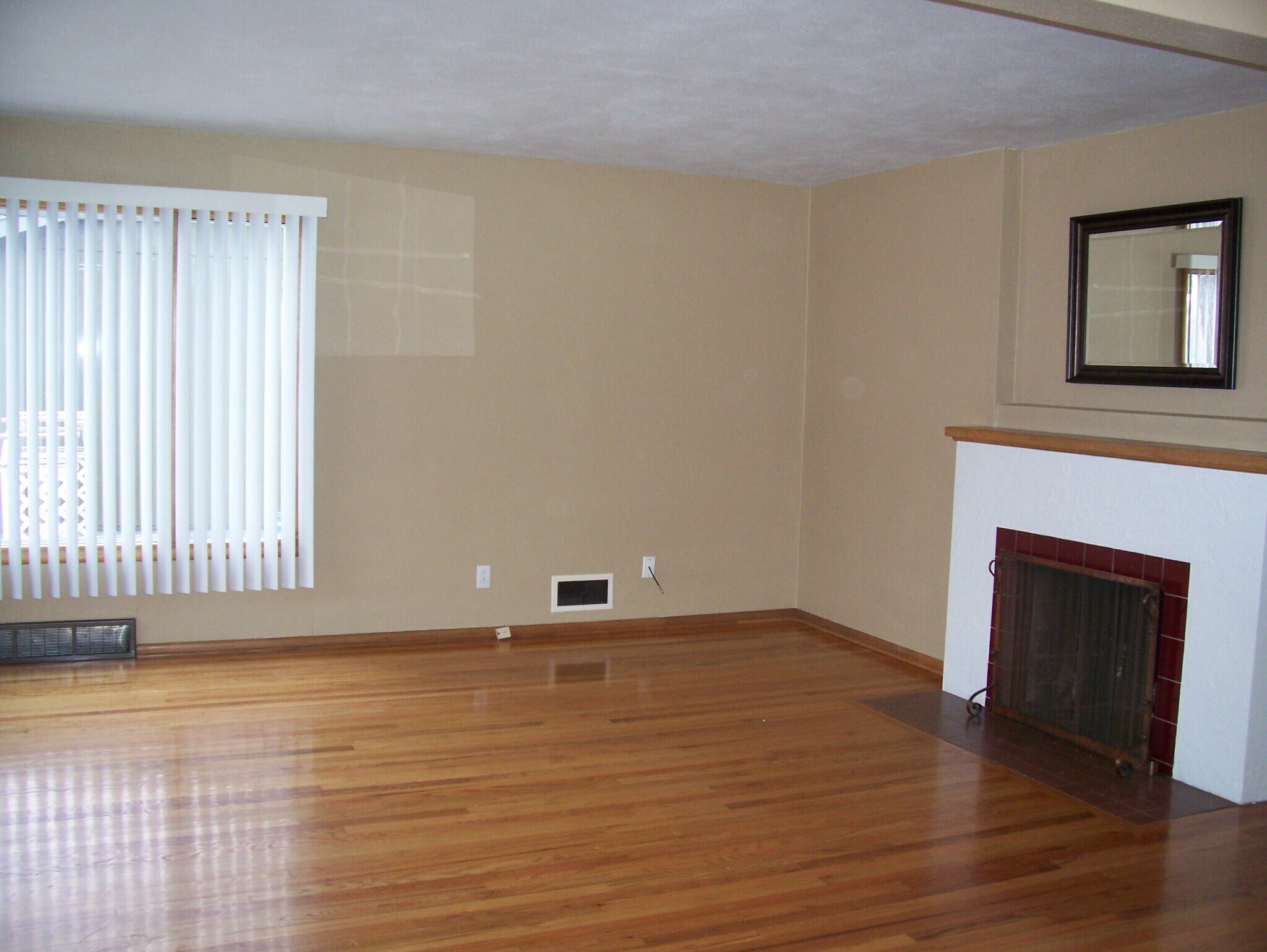 Building Photo - 719 E 35th Ave