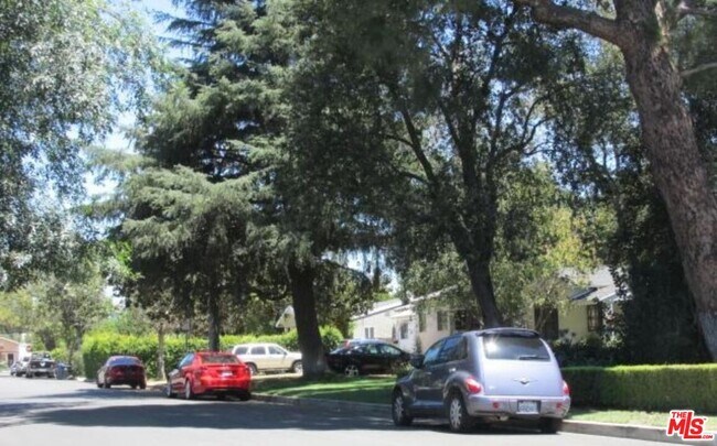 Building Photo - 5723 Stansbury Ave
