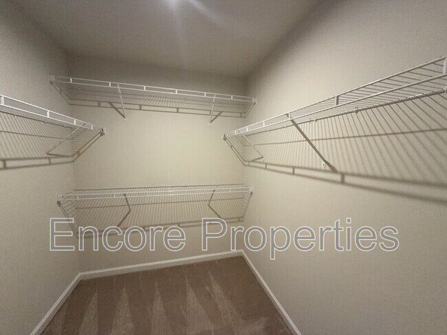 Building Photo - 333 Amber Acorn Ave