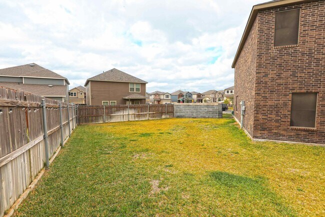 Building Photo - 303 Rockpile Creek Ln