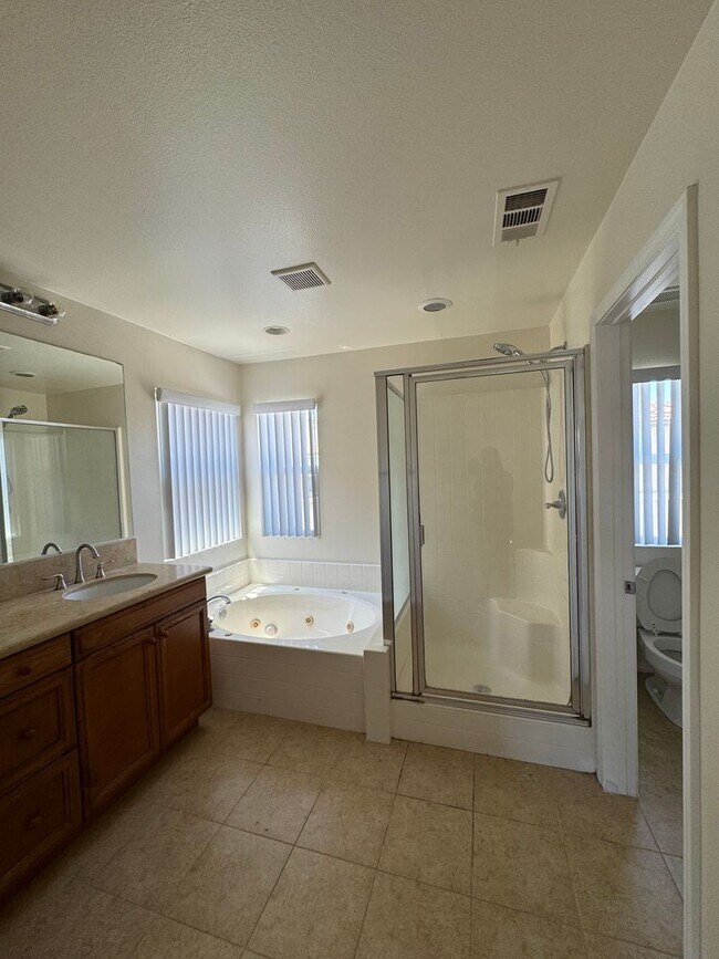Building Photo - Welcome To Your New Home In Inglewood (Gat...
