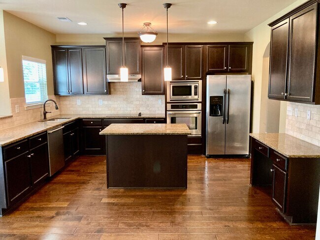 Building Photo - Spacious Grovetown Home
