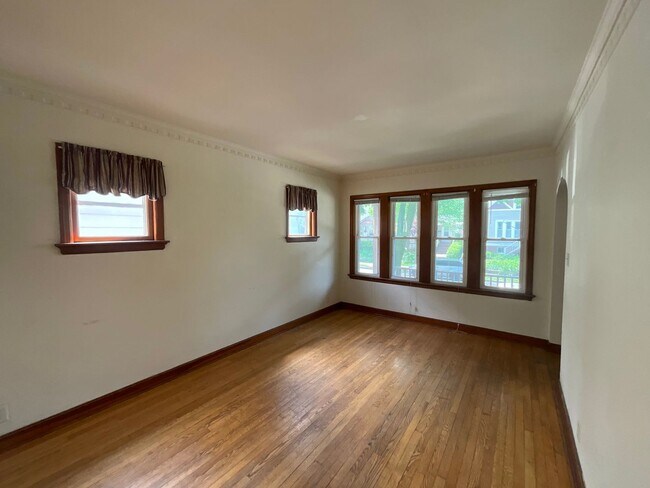 Building Photo - Charming 3-Bedroom in the Heart of Riverwest