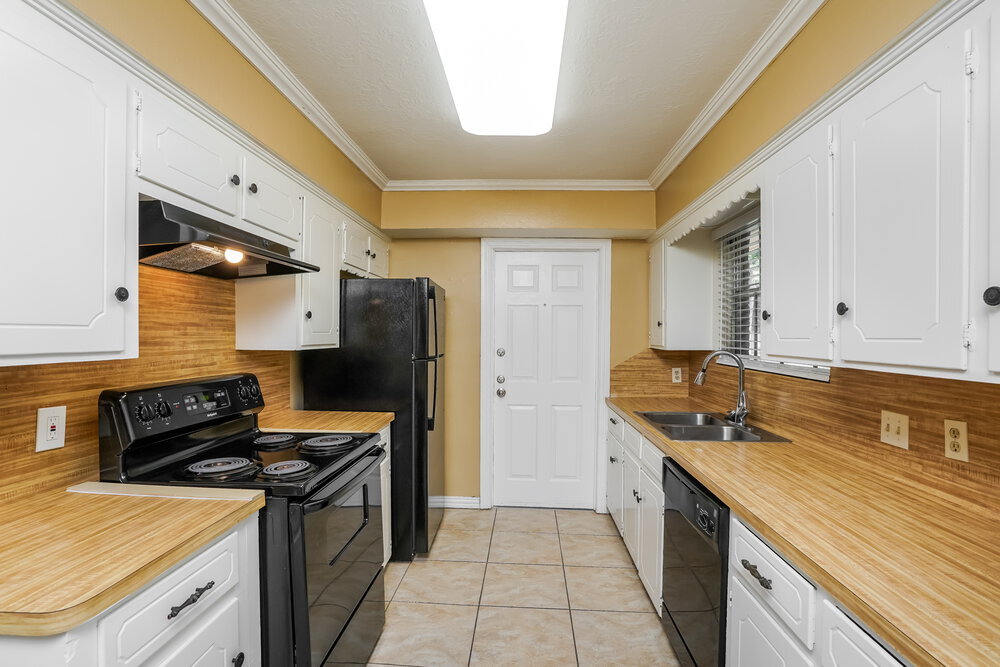 Building Photo - 23331 Bayleaf Dr