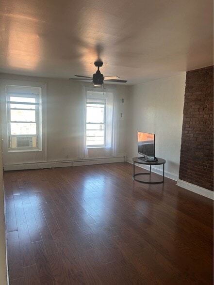 Building Photo - 12 Monticello Ave