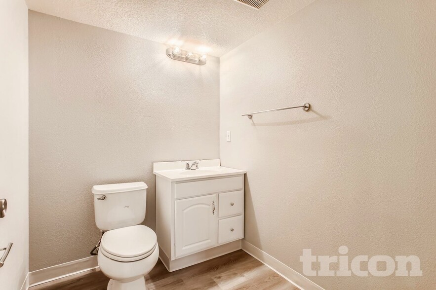 Building Photo - 7535 SW Onnaf Ct