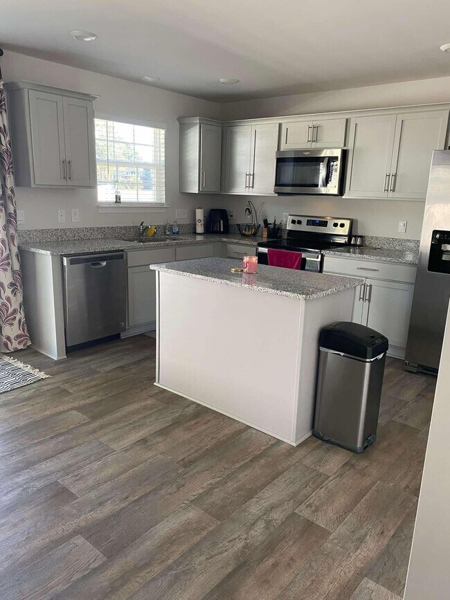 Building Photo - 1313 Riverstone Dr