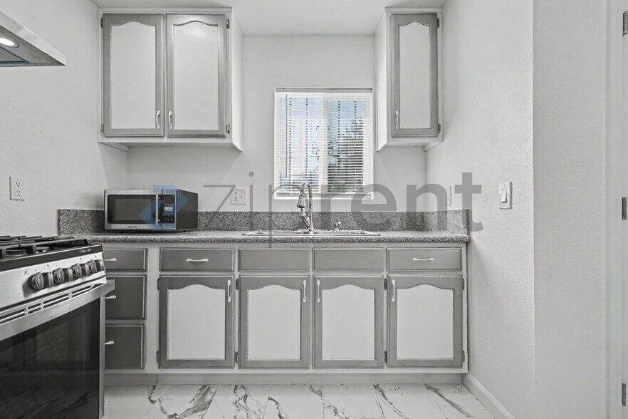 Building Photo - 1208 Field Ave
