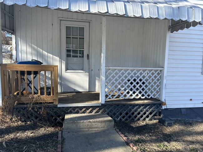 Building Photo - 215 N 4th St