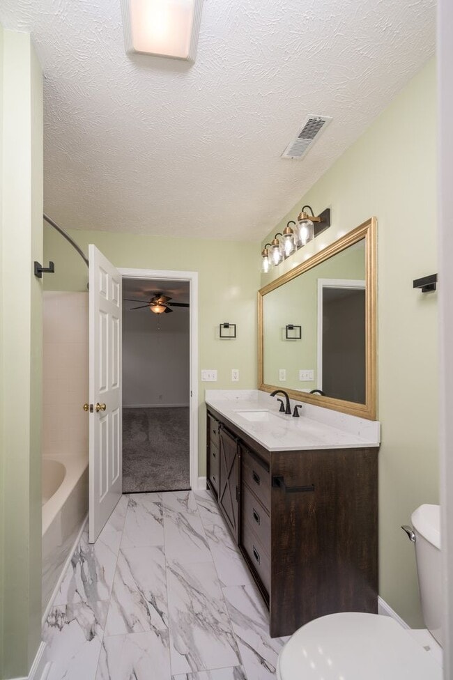 Building Photo - **BE THE LUCKY ONE TO LIVE IN THIS UPDATED NASHVILLE/ BELLEVUE HOME**