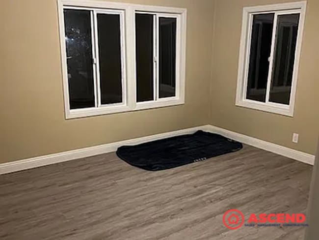 Building Photo - Adorable 4 Bedroom Bungalow!