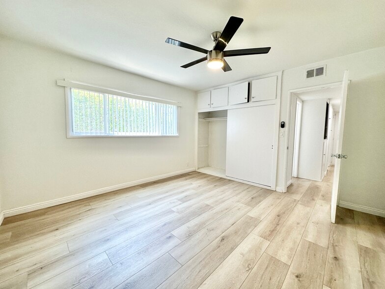 Building Photo - 6337 Whitsett Ave