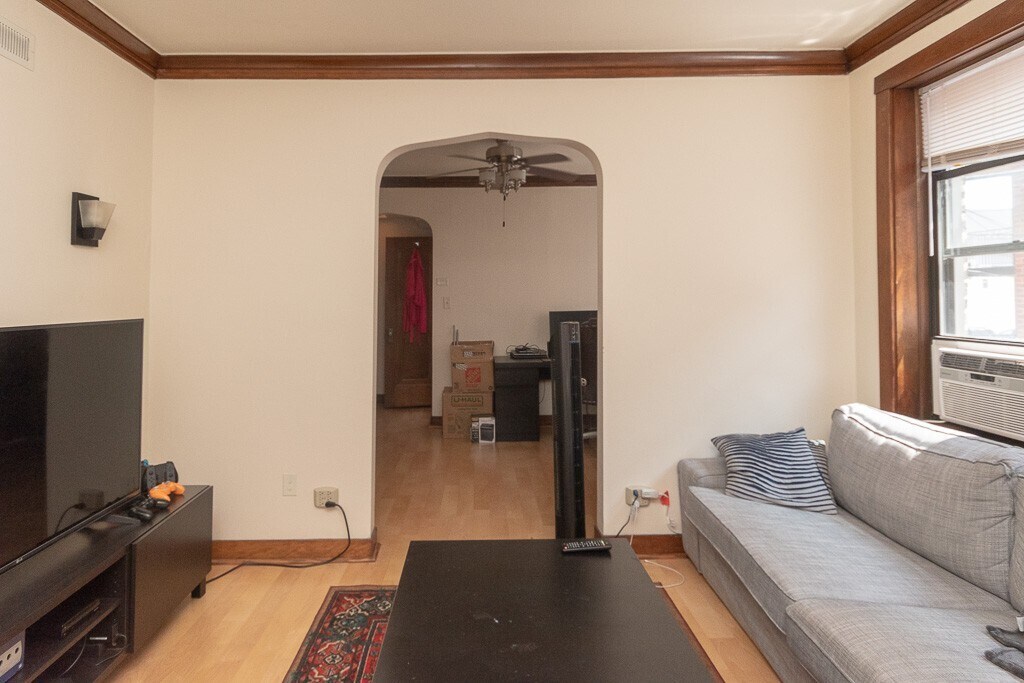 Building Photo - 3621 N Paulina St