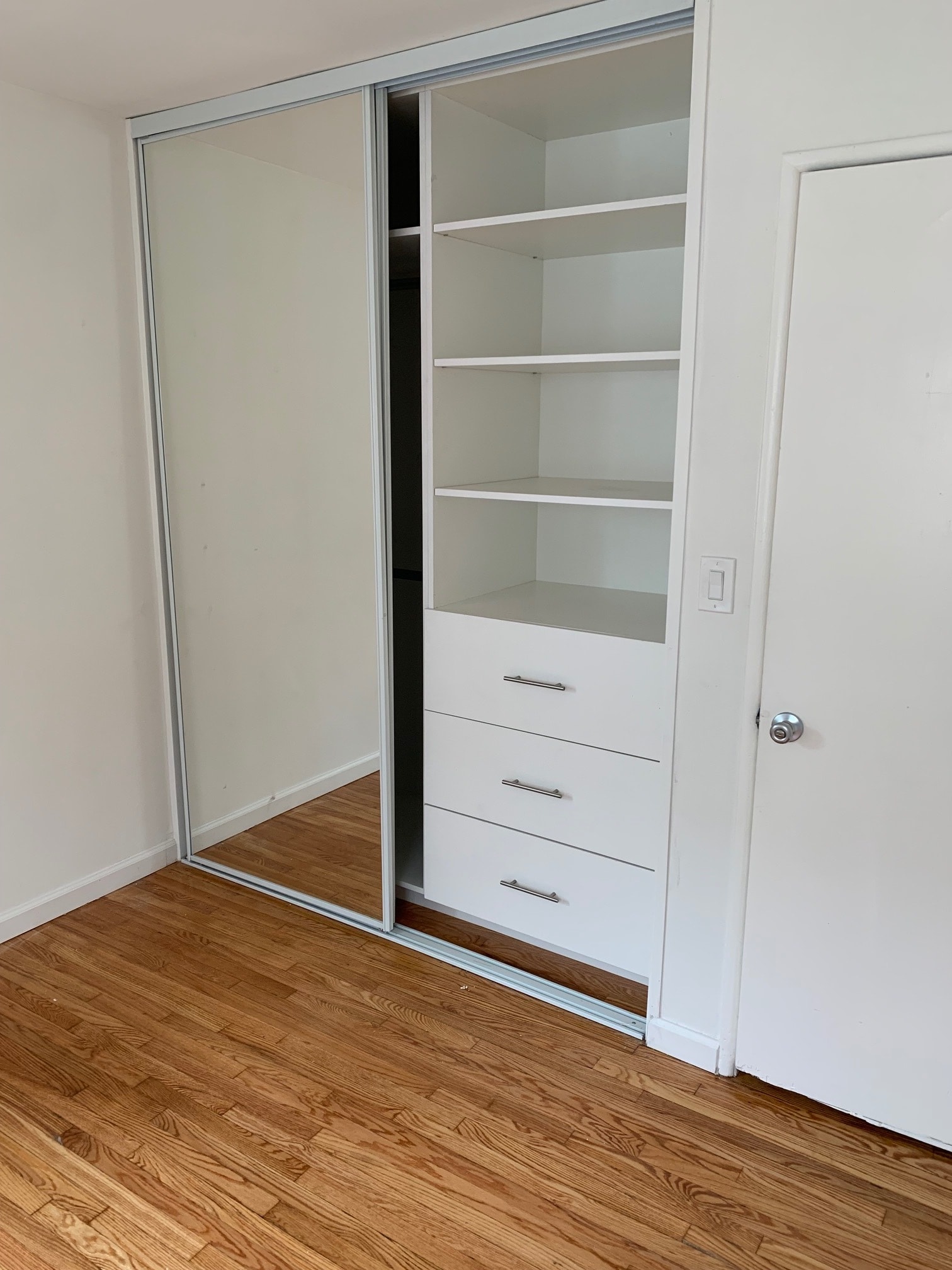 bedroom - 1333 W Adams Blvd