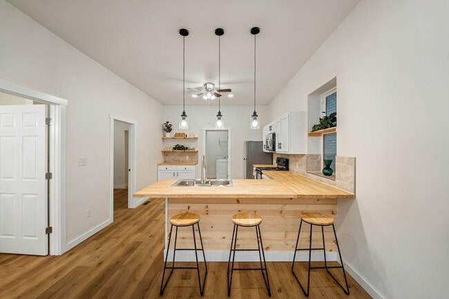 Building Photo - 1012 9th Ave