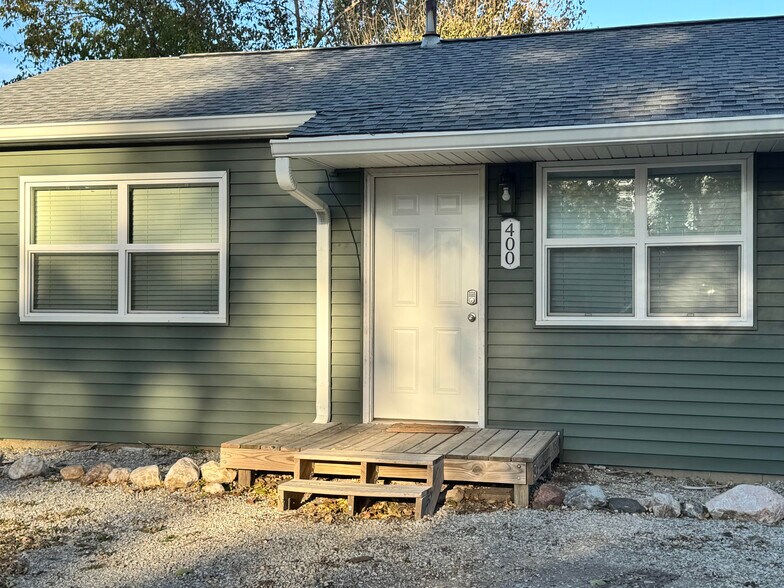 Building Photo - 400 Walker Dr