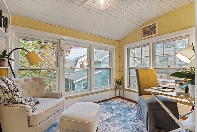 Building Photo - 14 Hood St