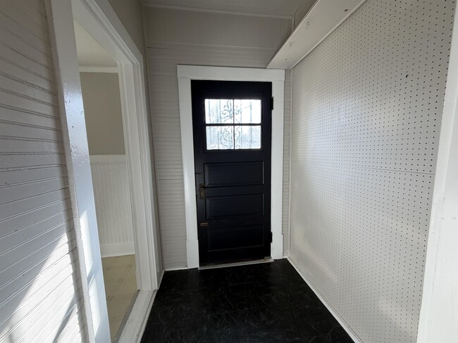 Building Photo - 1999 Peabody Ave