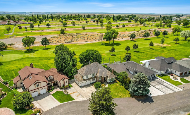 Building Photo - Home on the Moses Lake Gold Club Golf Course