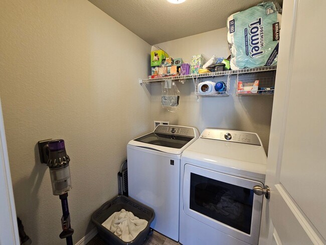 Building Photo - Spacious 3 Bed 3 bath house in 80916!