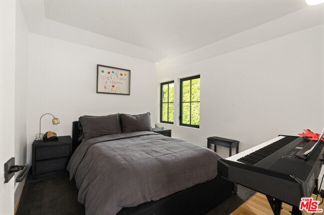 Building Photo - 719 San Lorenzo St